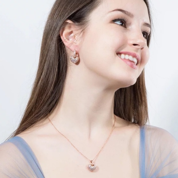 Gold Plated Heart Necklace Statement - Picture 6 of 10